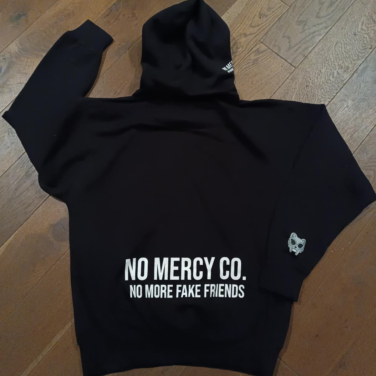 NO MORE FAKE FRIENDS – STATEMENT HOODIE